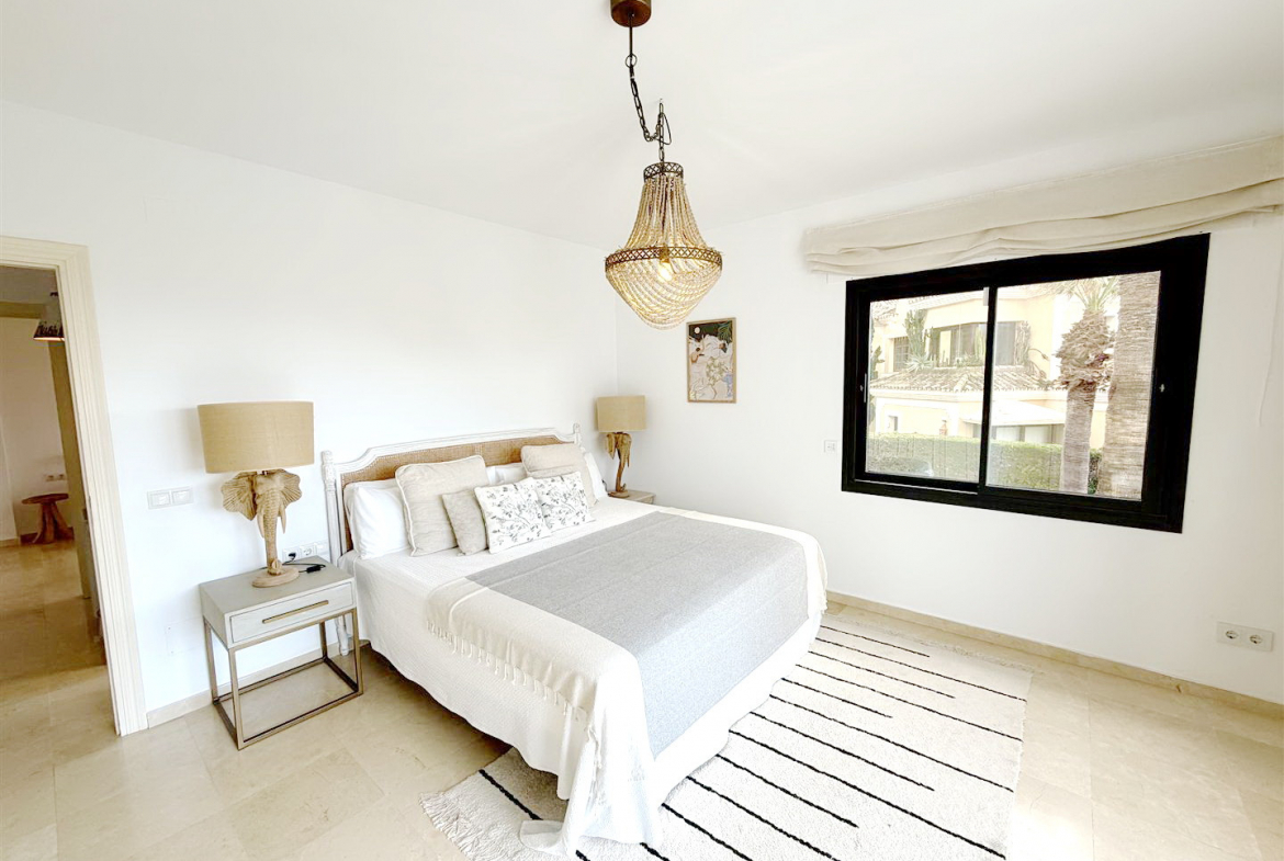 Las Chapas Marbella villa 6 Bedrooms