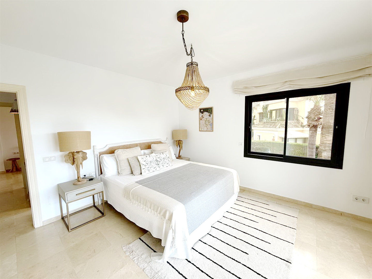 luxo-estate-20 Las Chapas Marbella villa 6 Bedrooms