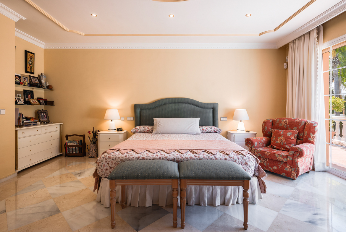 Nueva Andalucia Marbella villa 5 Bedrooms