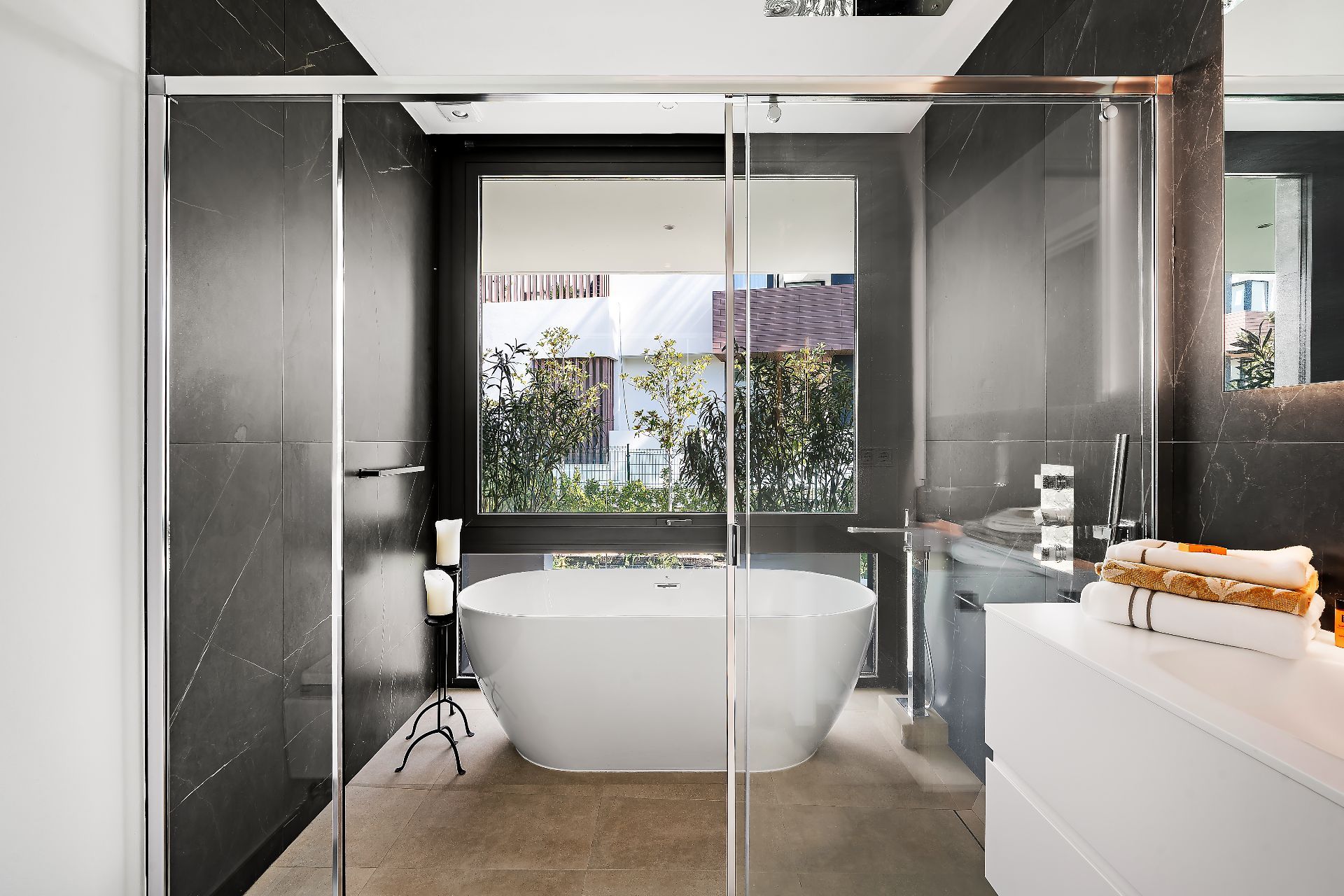 luxo-estate-20 Marbella Golden Mile Marbella villa 4 Bedrooms