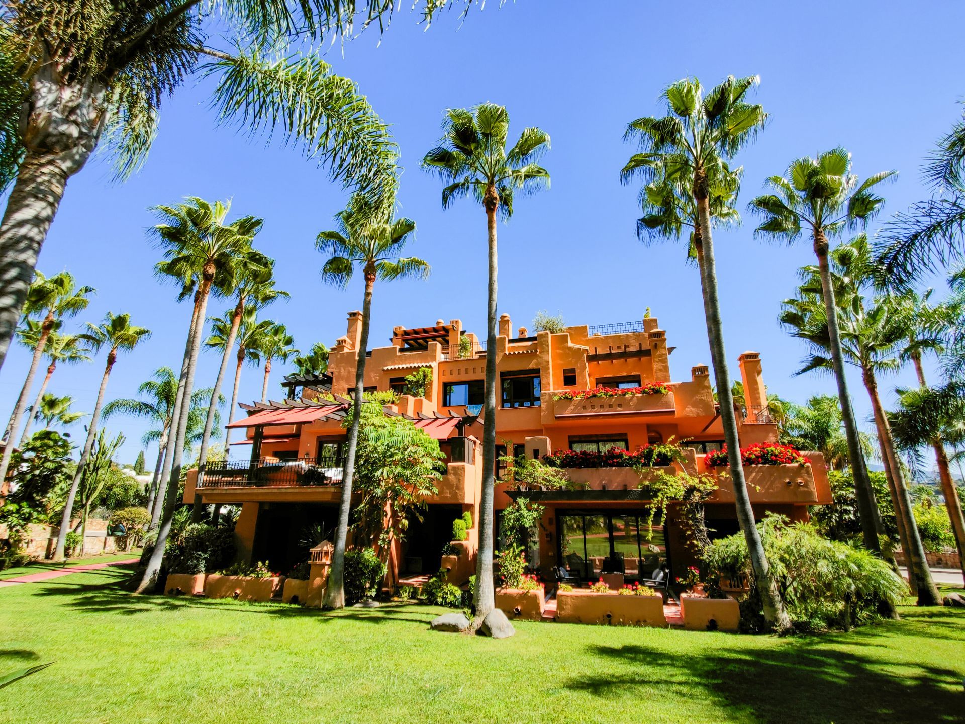 Nueva Andalucia Marbella penthouse 3 Bedrooms