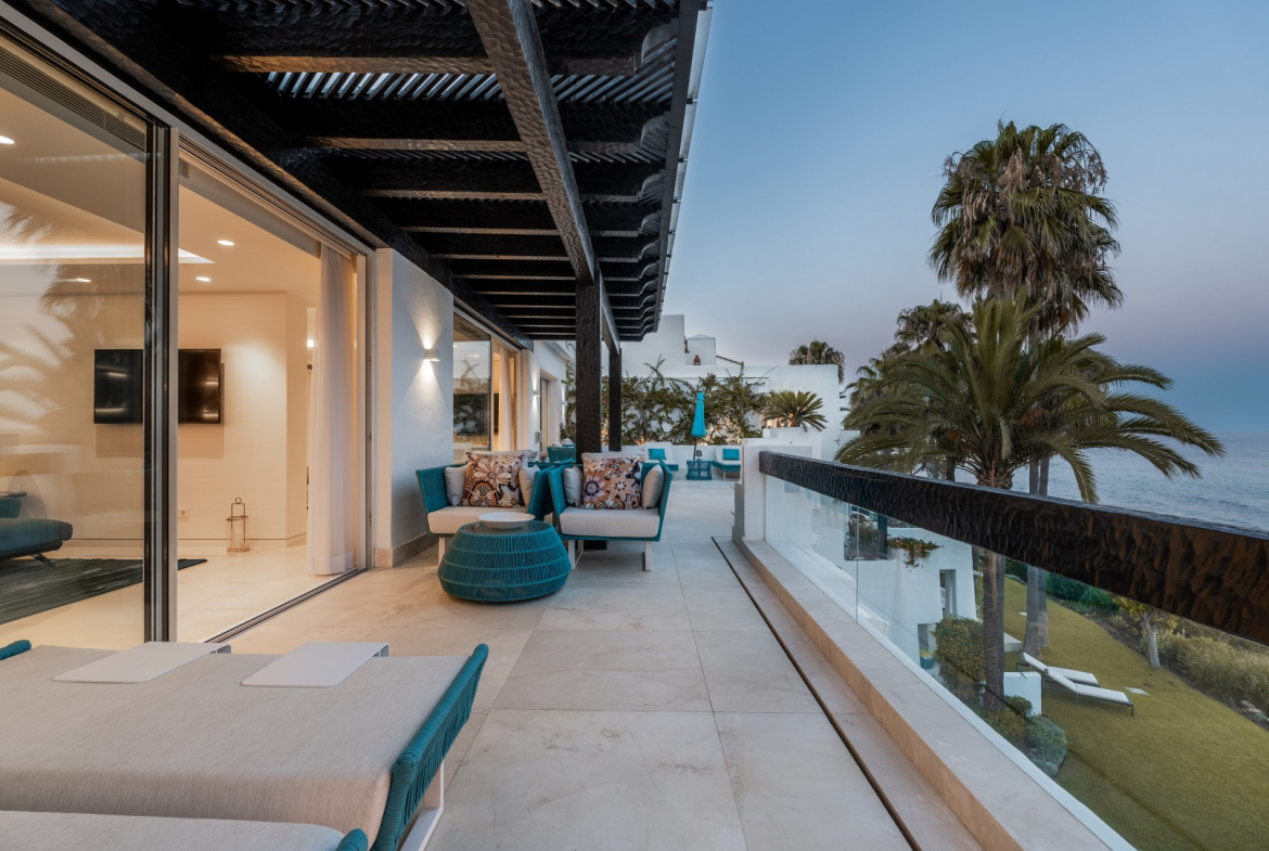 Beachfront Duplex Penthouse for Sale in Puente Romano
