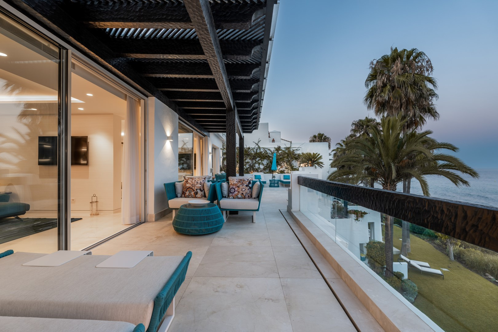 luxo-estate-20 Beachfront Duplex Penthouse for Sale in Puente Romano