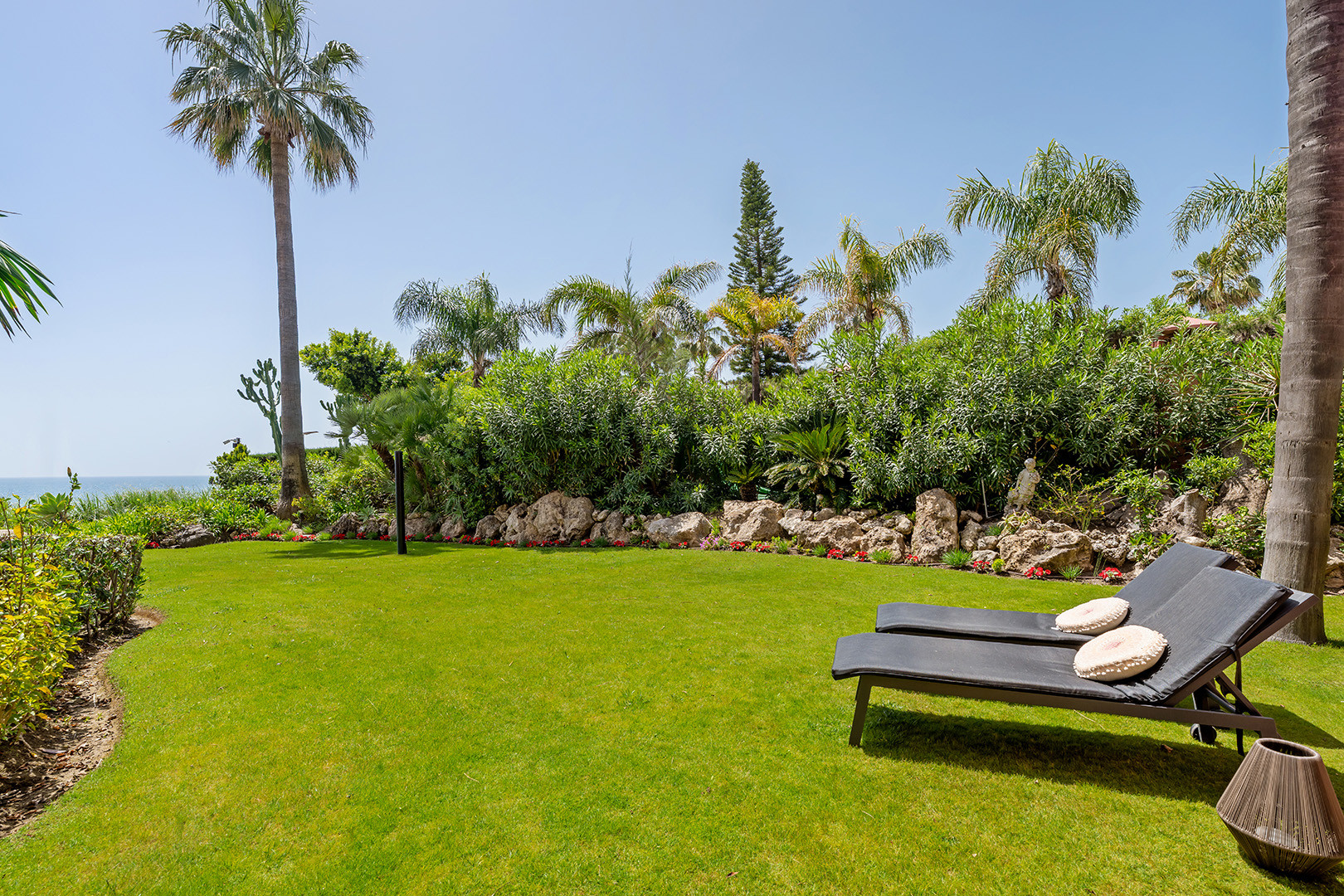 luxo-estate-20 Estepona apartment 3 Bedrooms