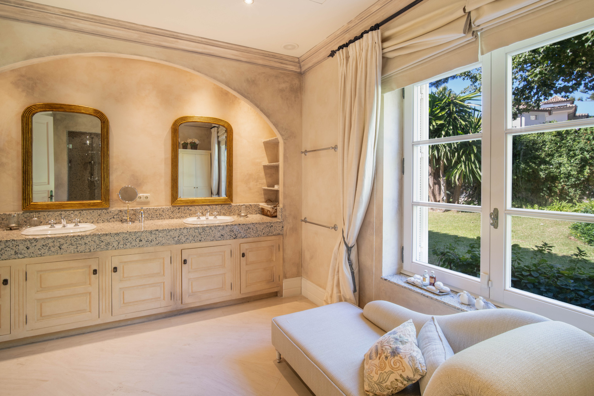 Marbella Golden Mile Marbella villa 5 Bedrooms