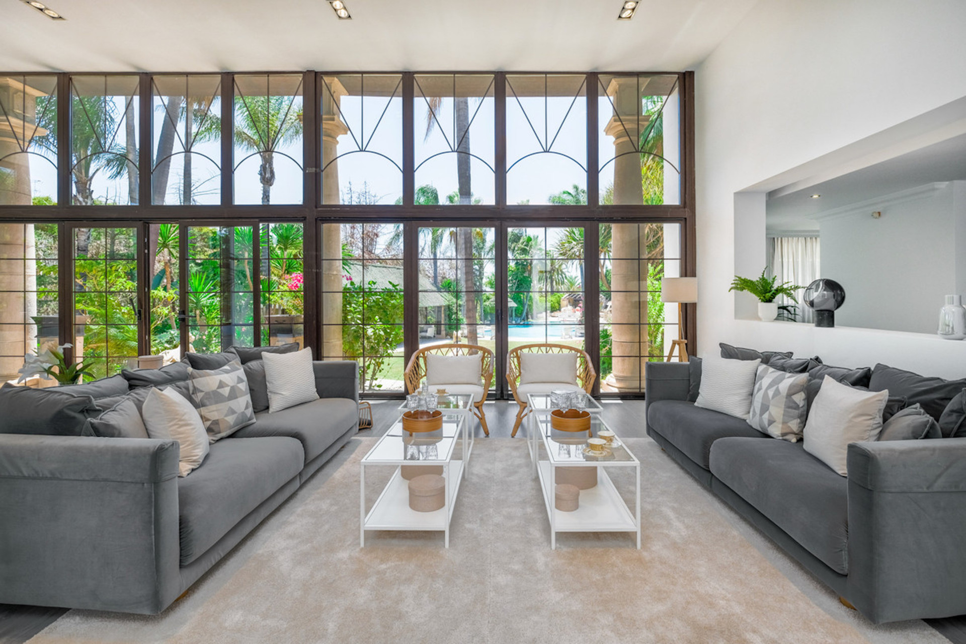luxo-estate-20 Nueva Andalucia Marbella villa 10 Bedrooms