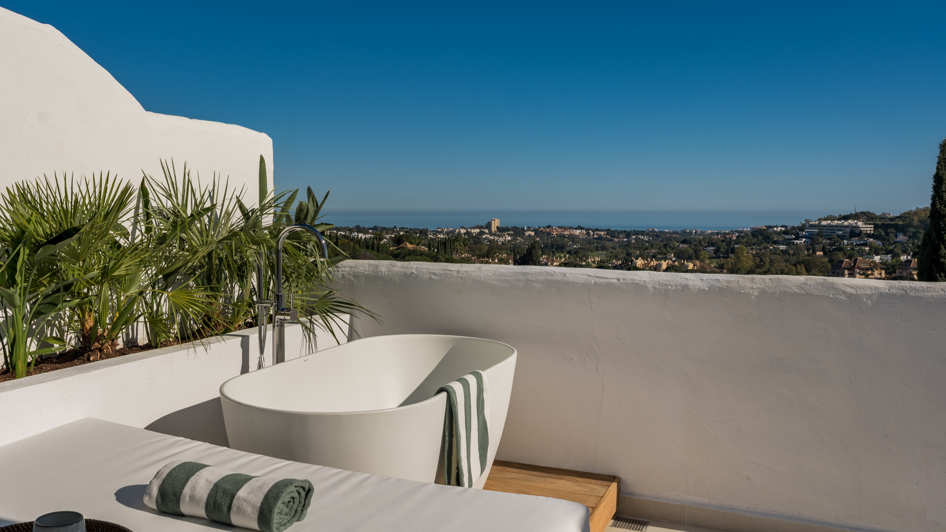luxo-estate-20 Nueva Andalucia Marbella penthouse 3 Bedrooms