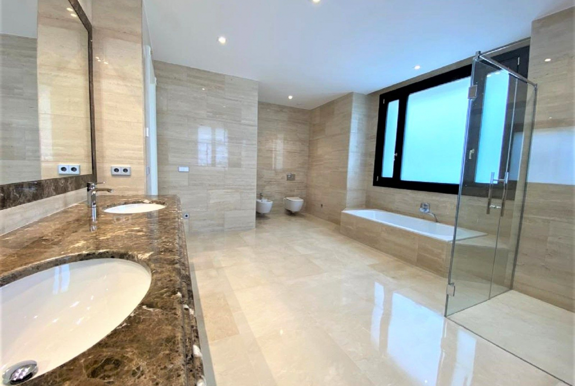 Estepona villa 6 Bedrooms