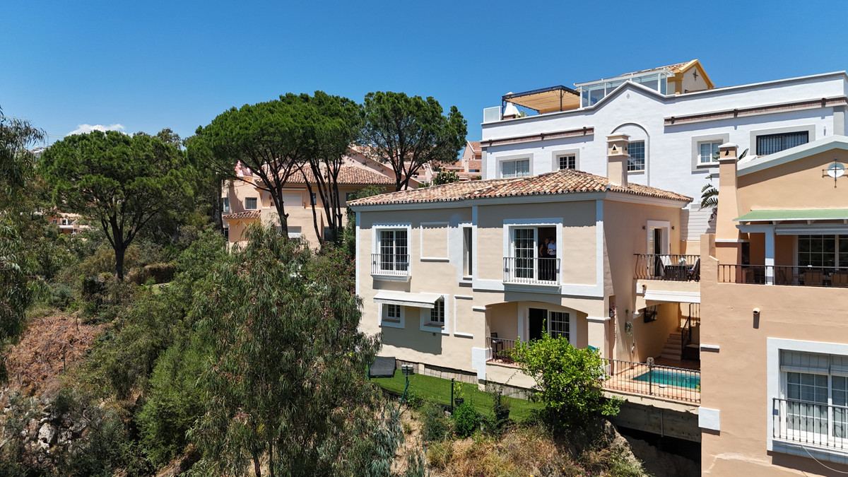 Nueva Andalucia Marbella villa 3 Bedrooms