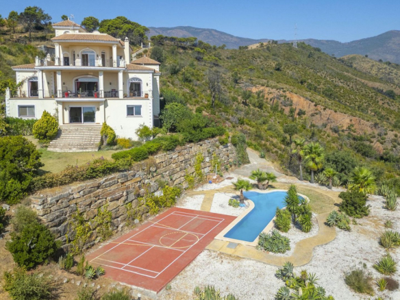 Estepona villa 7 Bedrooms