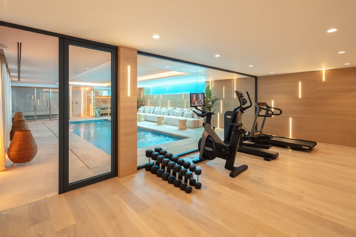 luxo-estate-21 Sierra Blanca Marbella villa 6 Bedrooms