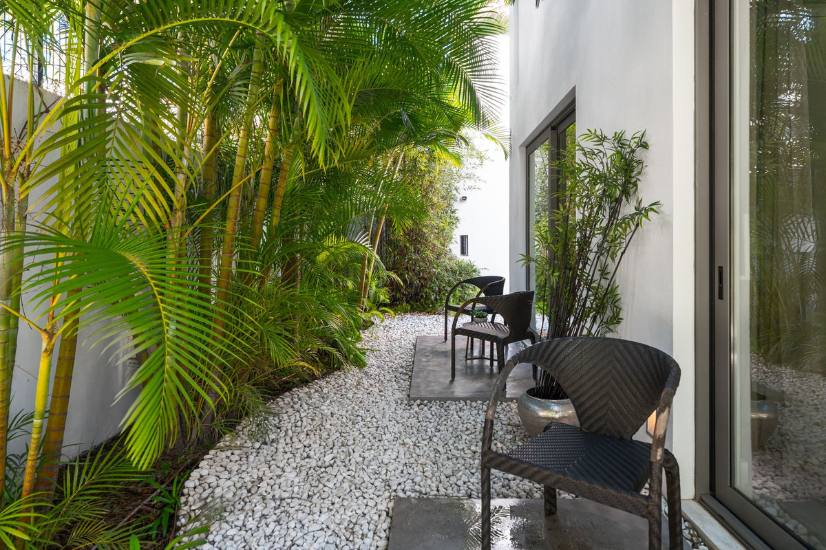 luxo-estate-21 Marbella Golden Mile Marbella villa 4 Bedrooms