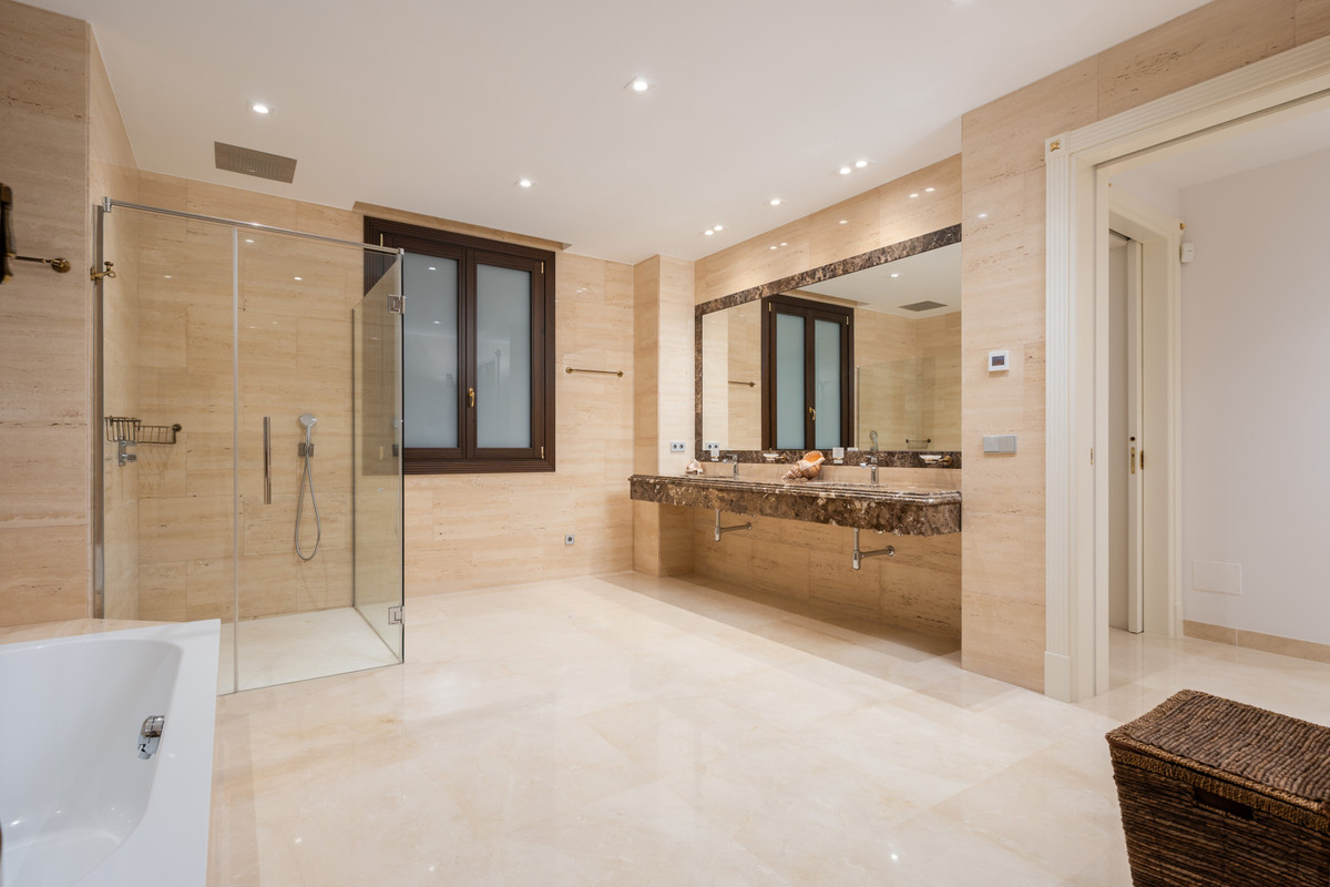 Estepona villa 7 Bedrooms