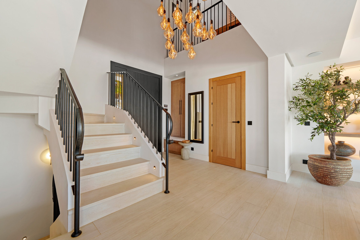 Nueva Andalucia Marbella villa 6 Bedrooms