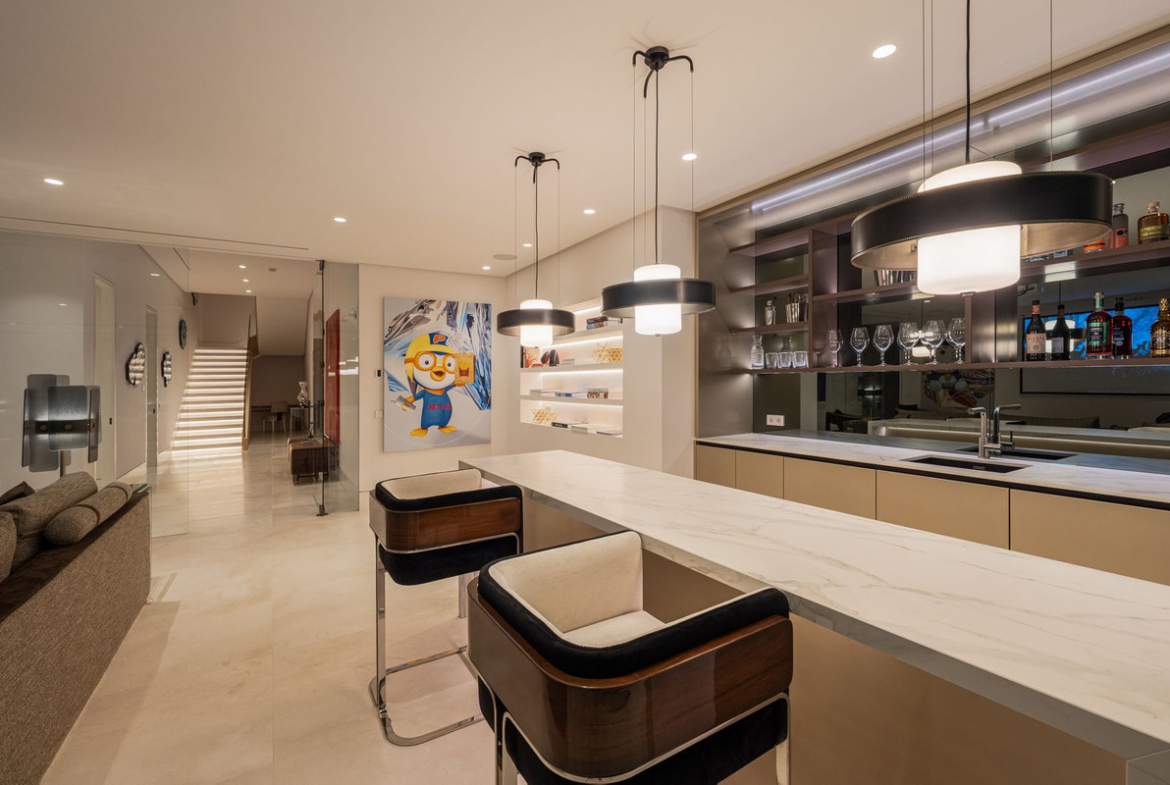Luxury Villa for Sale in Marbella Hill Club | Golden Mile