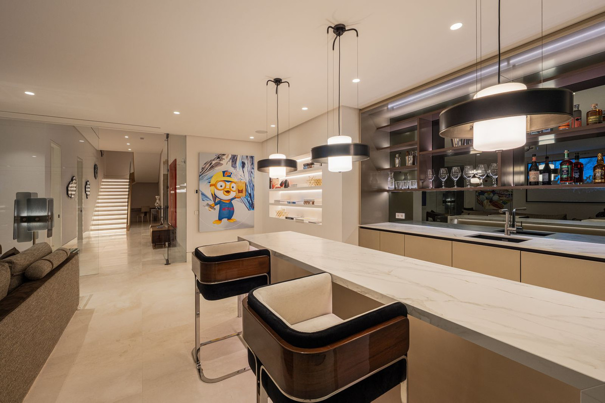 luxo-estate-21 Luxury Villa for Sale in Marbella Hill Club | Golden Mile