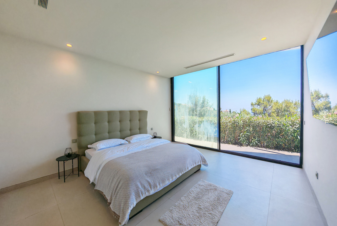 Los Monteros Marbella villa 4 Bedrooms