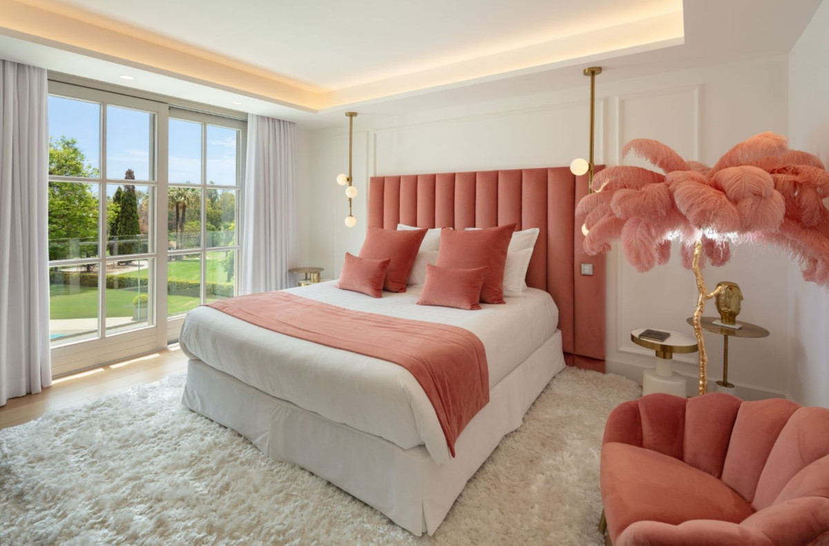 luxo-estate-21 Nueva Andalucia Marbella villa 6 Bedrooms
