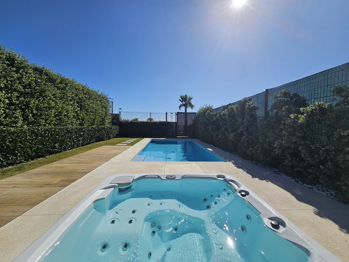 luxo-estate-21 New Golden Mile Estepona townhouse 4 Bedrooms