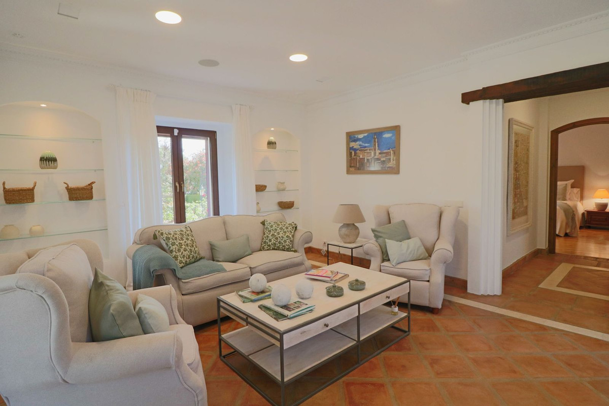 luxo-estate-21 La Mairena Marbella country-house 7 Bedrooms