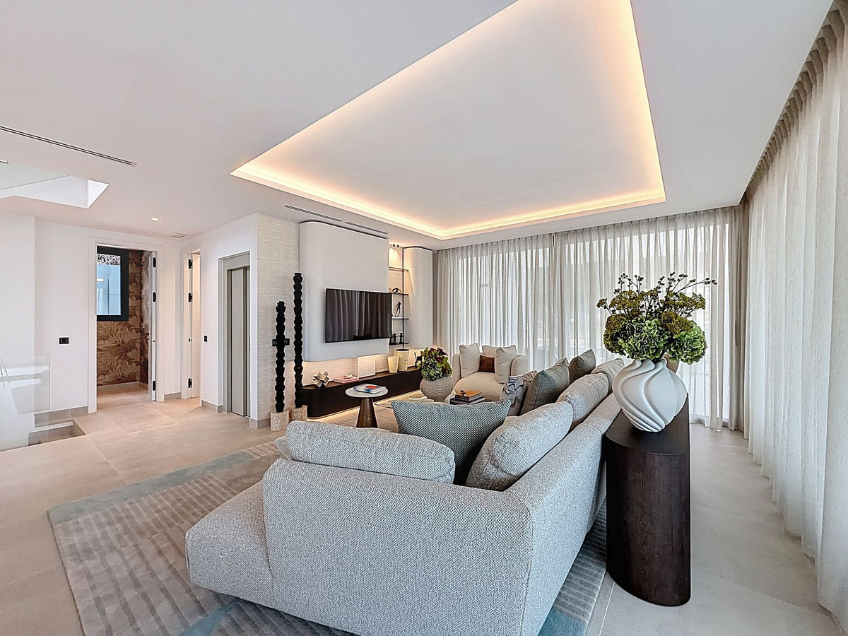 Nagueles Marbella villa 5 Bedrooms