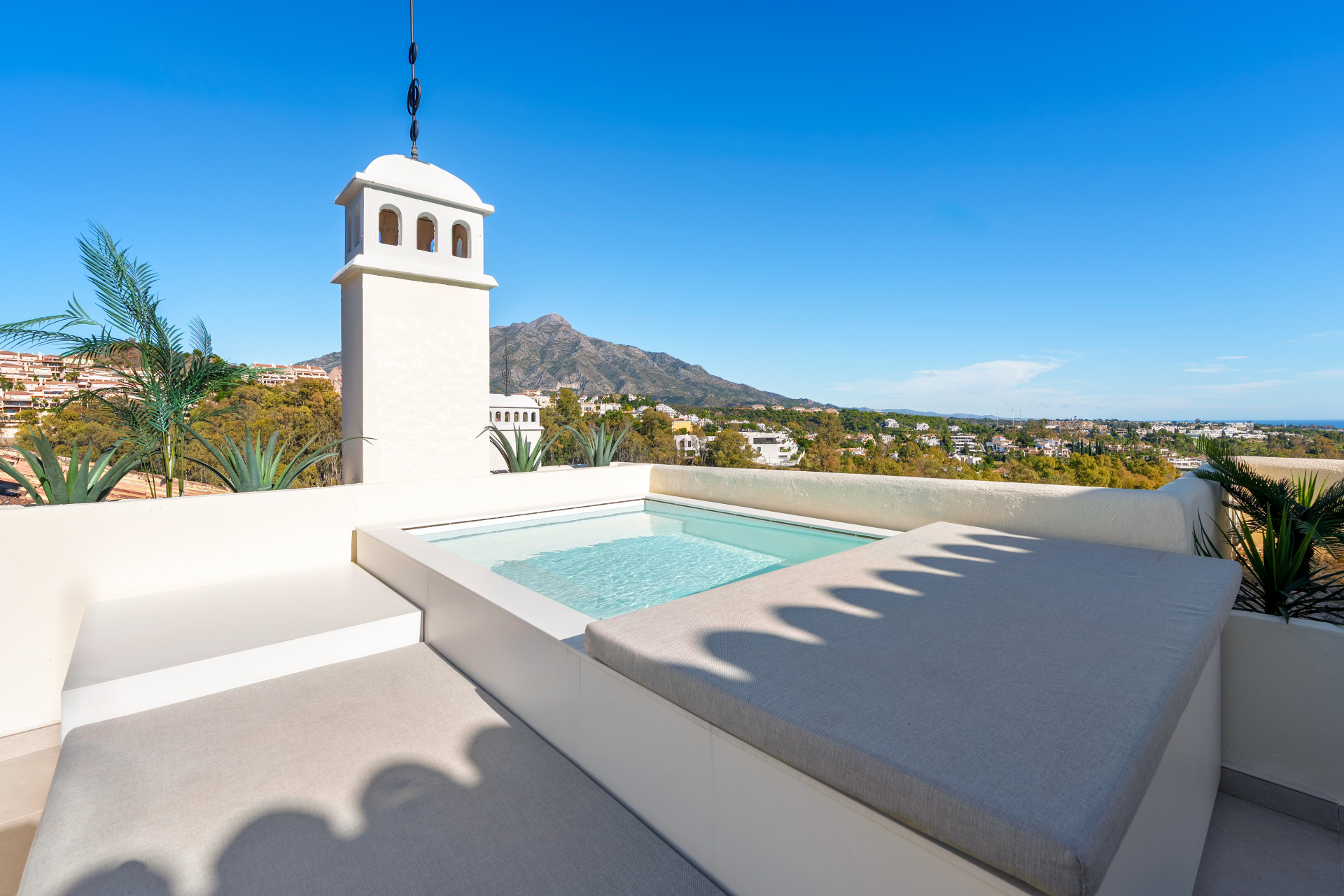 Nueva Andalucia Marbella penthouse 3 Bedrooms
