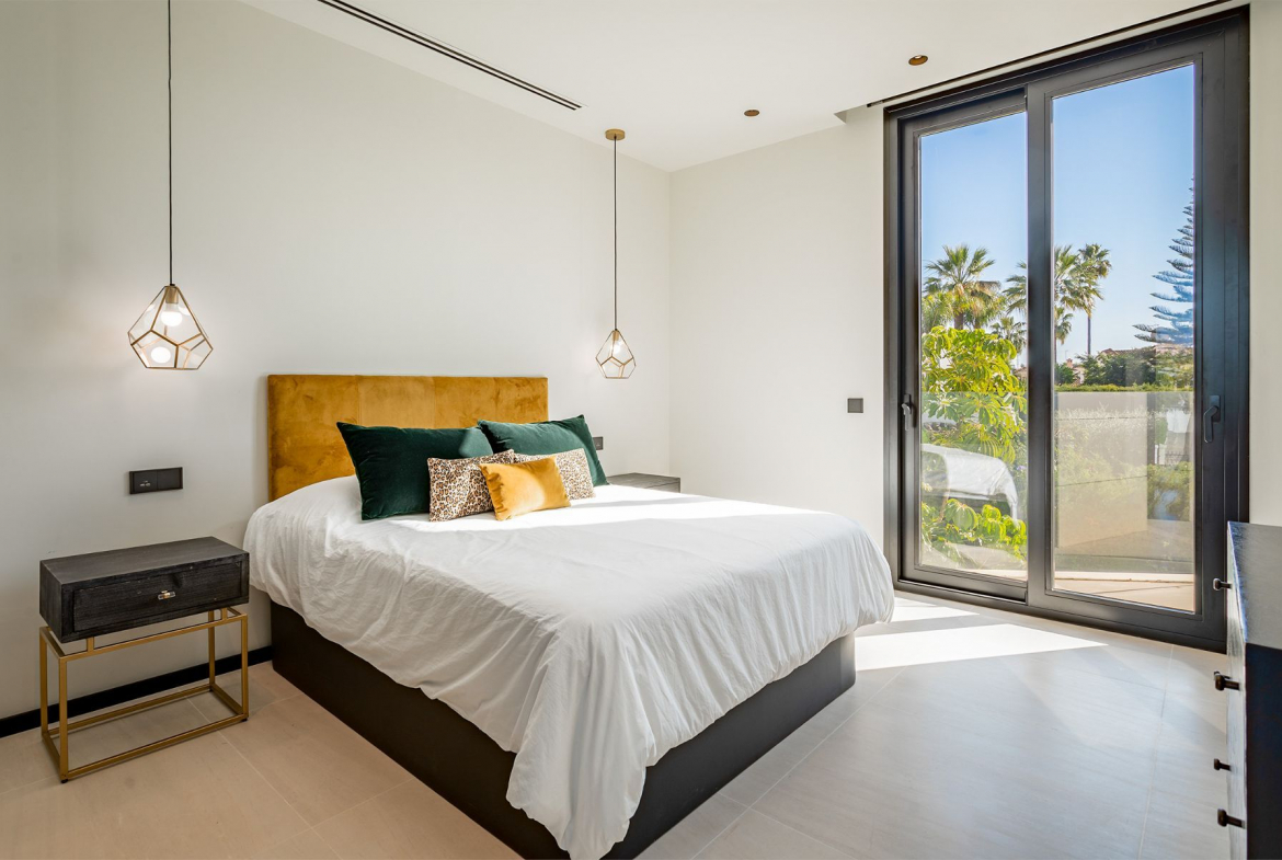 Nueva Andalucia Marbella villa 6 Bedrooms