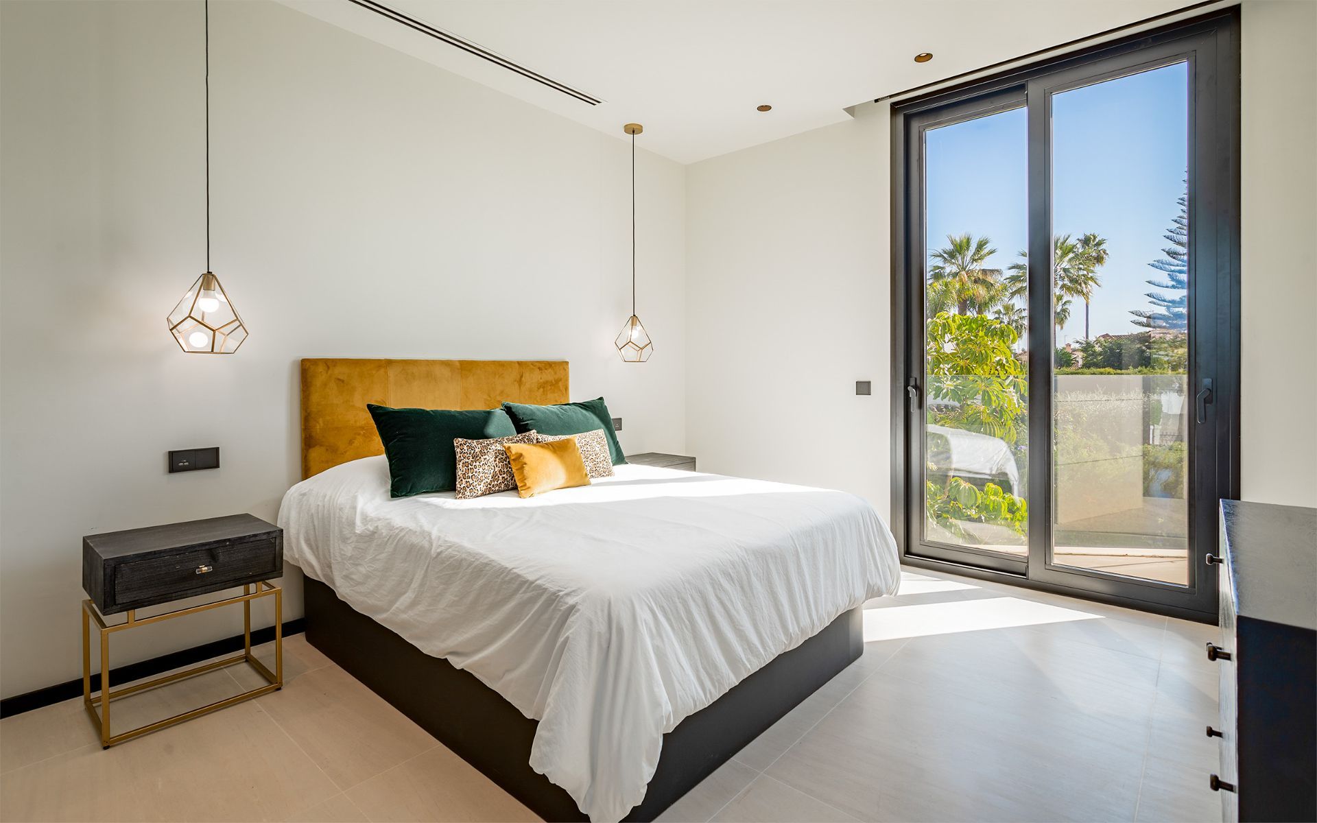 Nueva Andalucia Marbella villa 6 Bedrooms