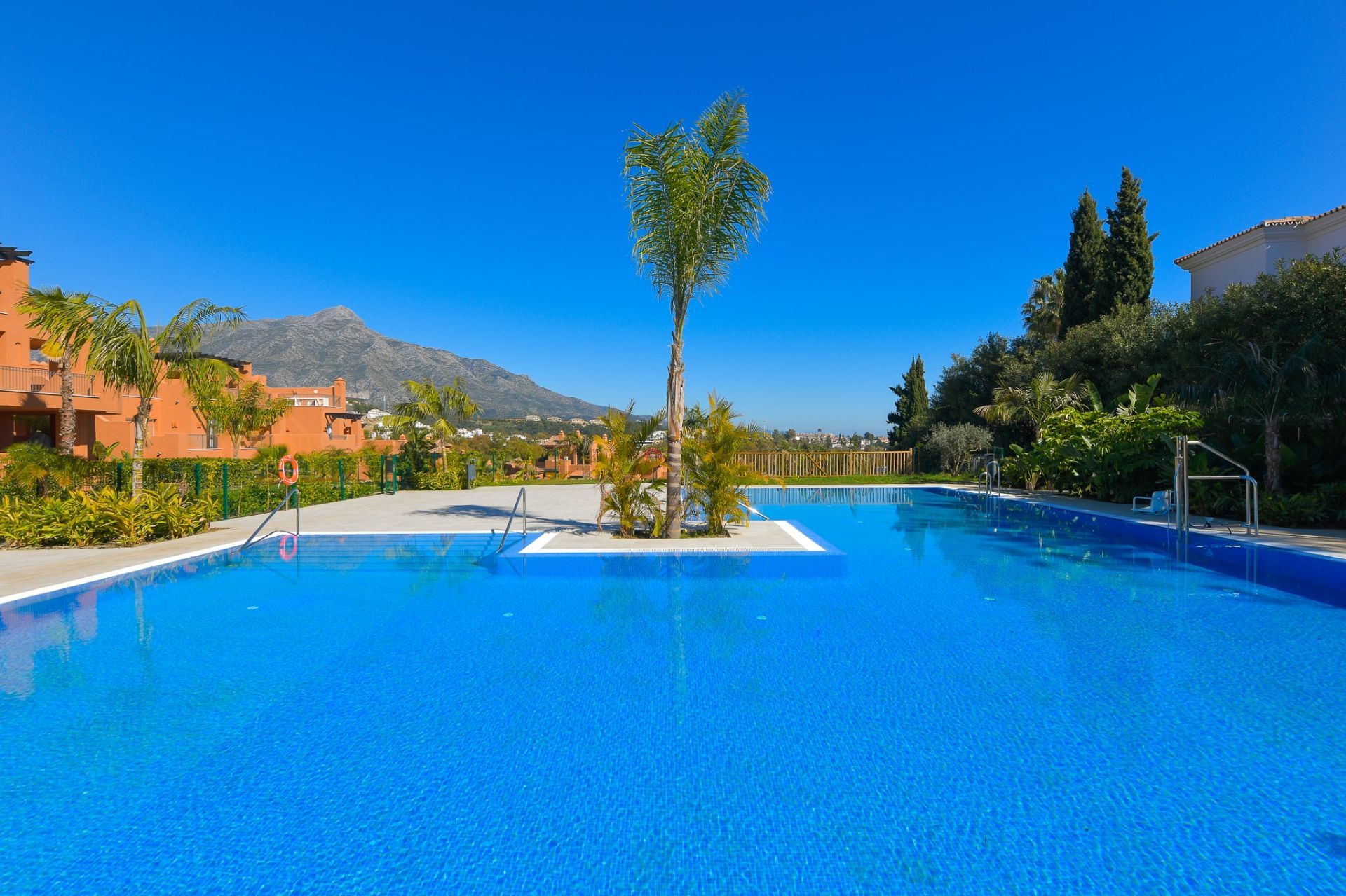Nueva Andalucia Marbella penthouse 4 Bedrooms