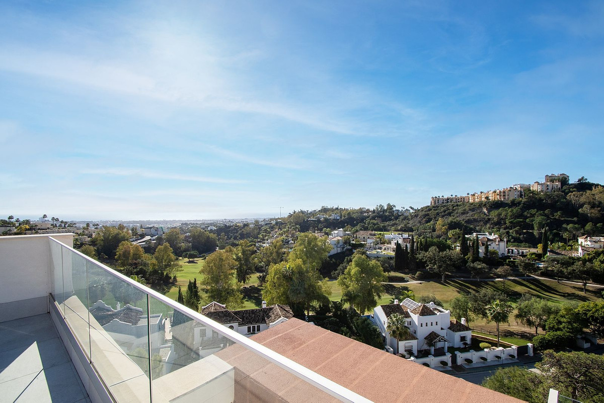 luxo-estate-21 La Quinta Benahavis penthouse 3 Bedrooms