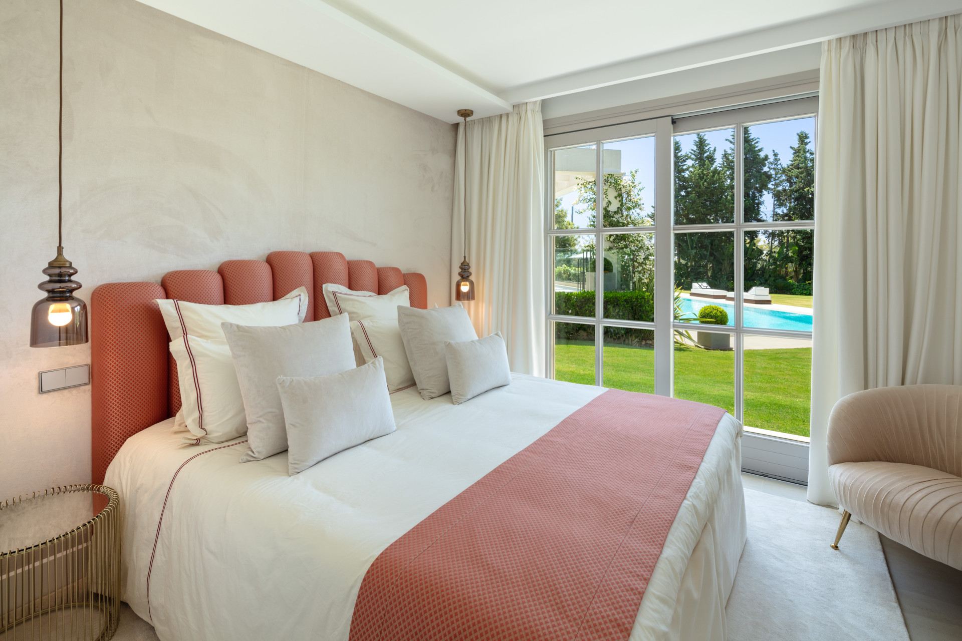 luxo-estate-21 Nueva Andalucia Marbella villa 6 Bedrooms