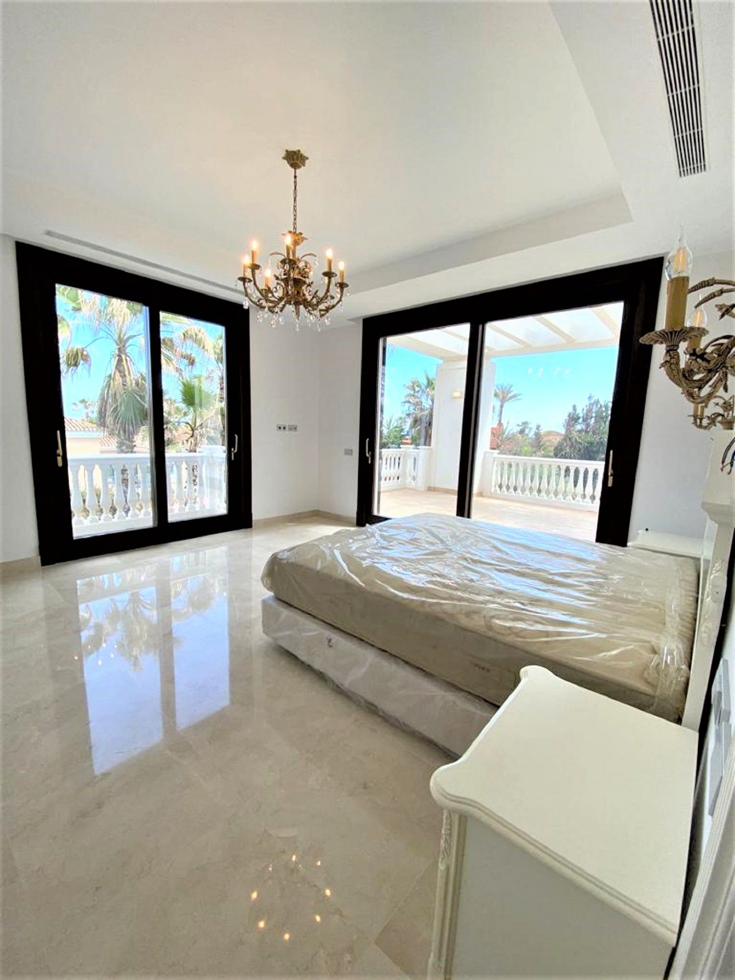 luxo-estate-21 Estepona villa 6 Bedrooms