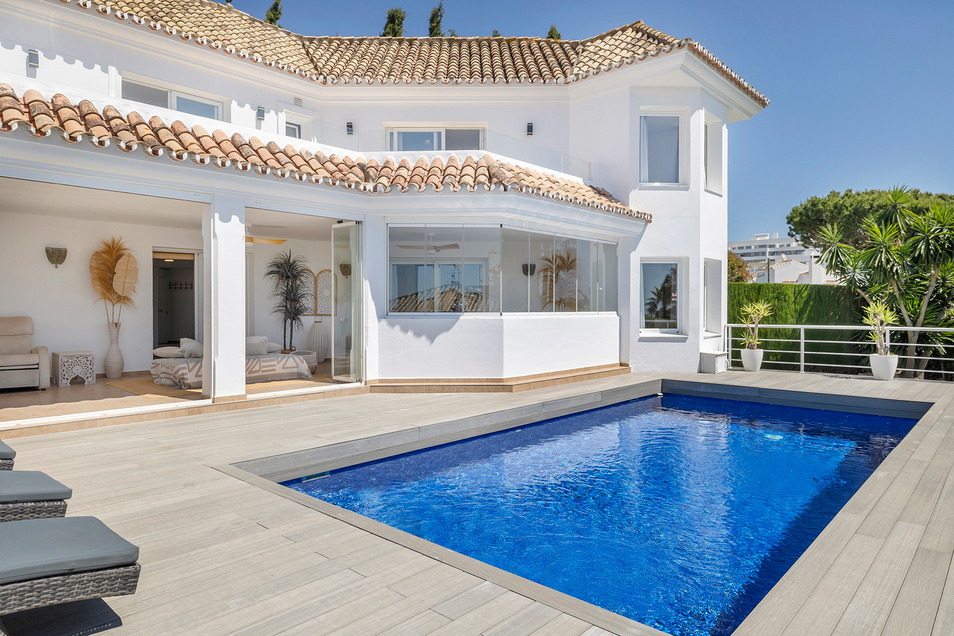 TMRV11401 Estepona villa 6 Bedrooms