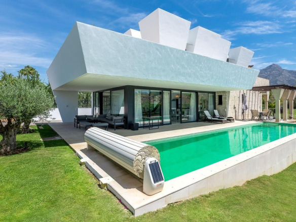 Nueva Andalucia Marbella villa 5 Bedrooms