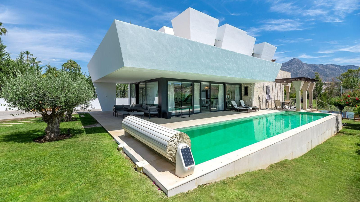 Nueva Andalucia Marbella villa 5 Bedrooms
