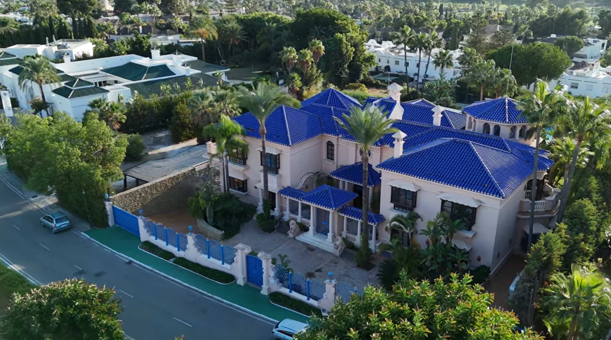 PL15878 Nueva Andalucia Marbella villa 6 Bedrooms