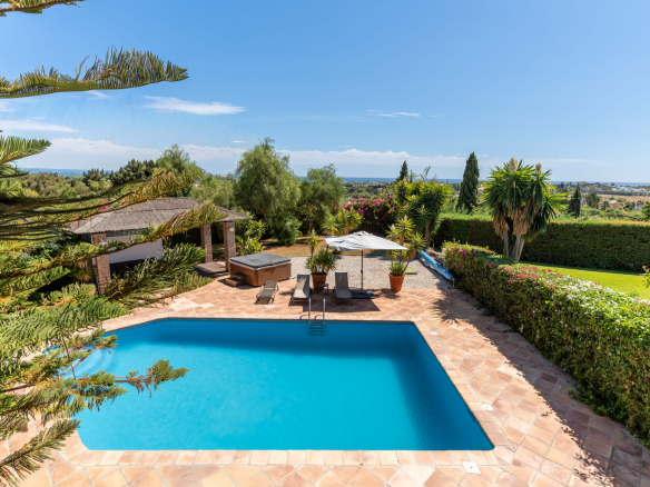 Los Almendros Benahavis villa 5 Bedrooms