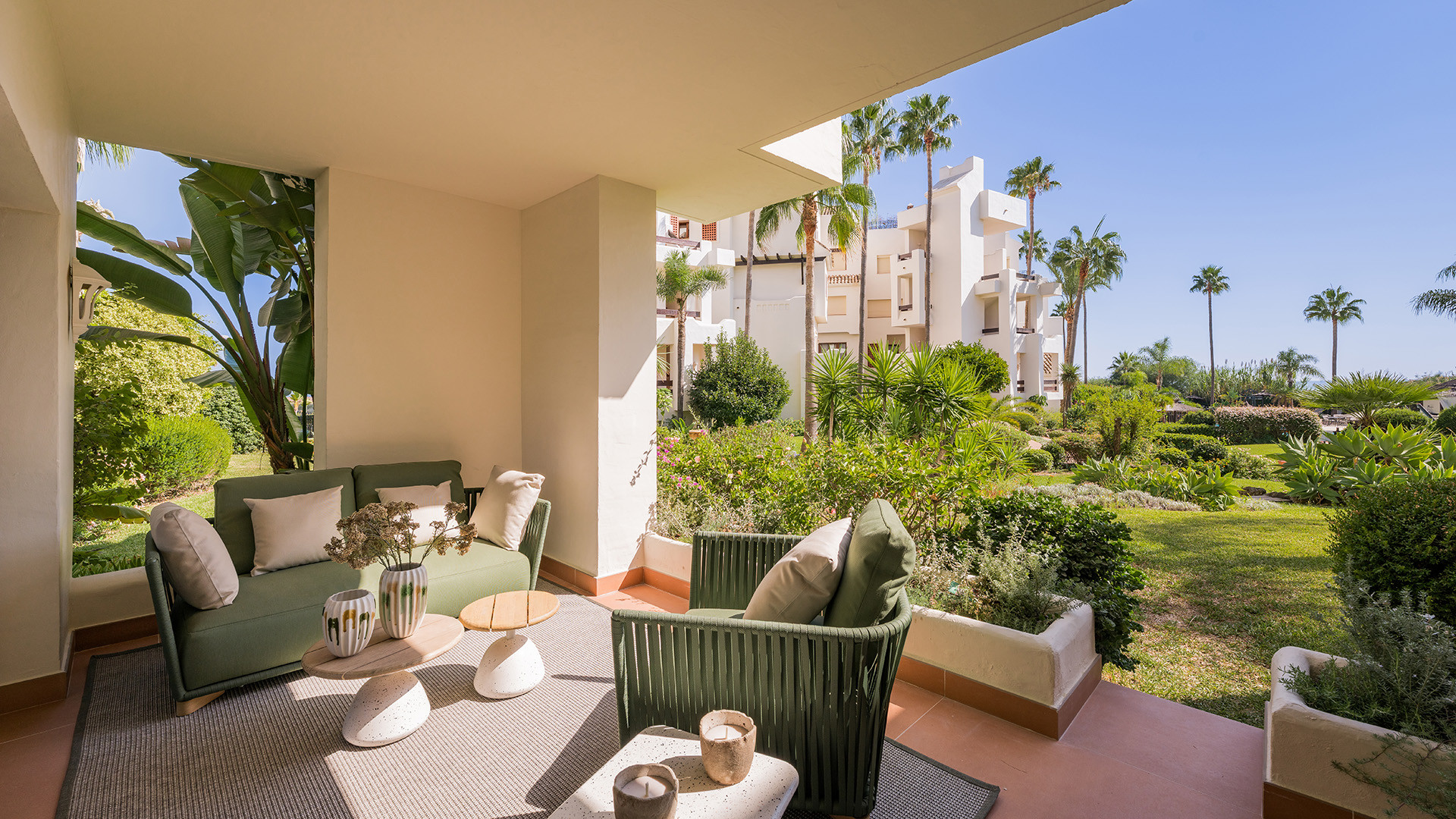 BHHSMAR-05566 Estepona apartment 3 Bedrooms