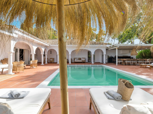 Las Chapas Marbella villa 3 Bedrooms