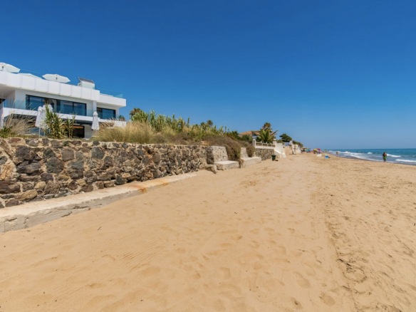 Costabella Marbella villa 6 Bedrooms
