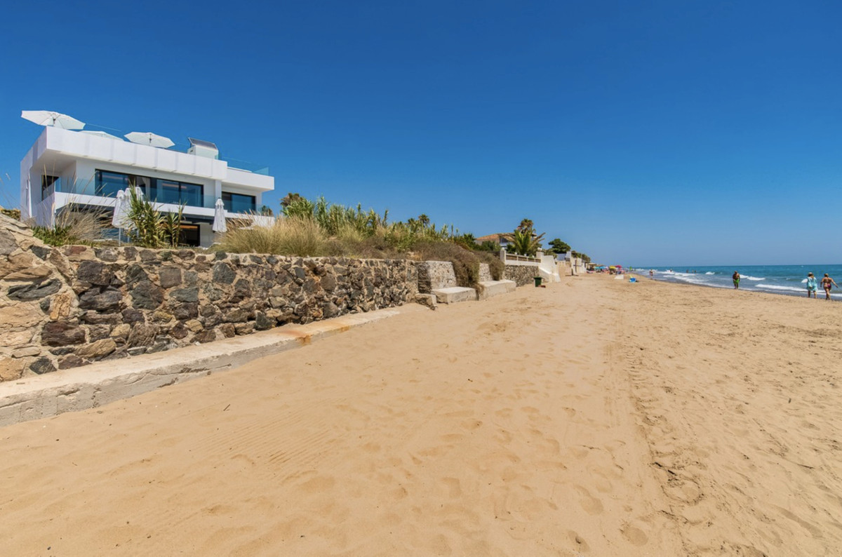 Costabella Marbella villa 6 Bedrooms