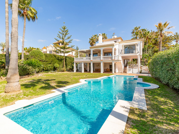 Las Chapas Marbella villa 6 Bedrooms