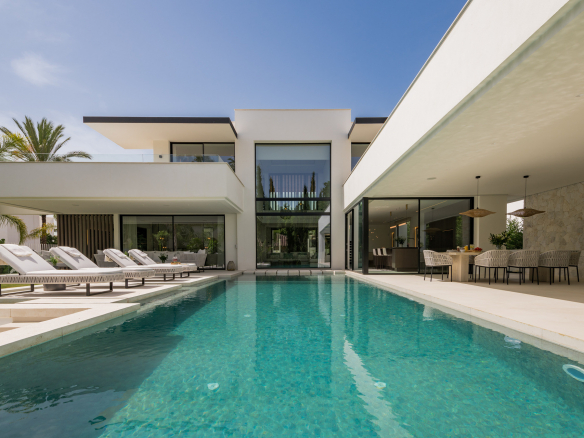 Nueva Andalucia Marbella villa 5 Bedrooms