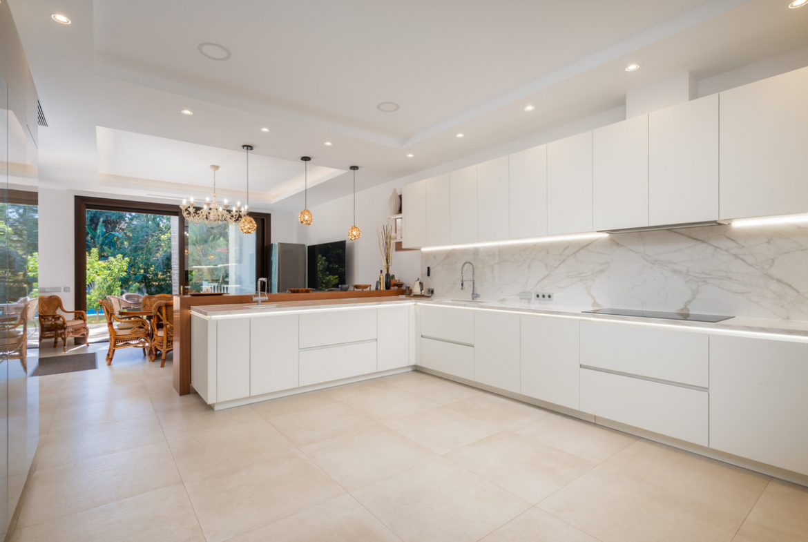 Estepona villa 7 Bedrooms