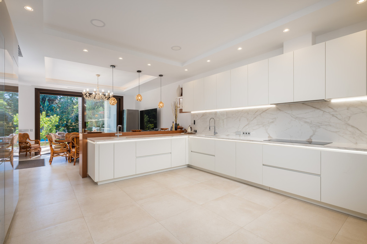 Estepona villa 7 Bedrooms