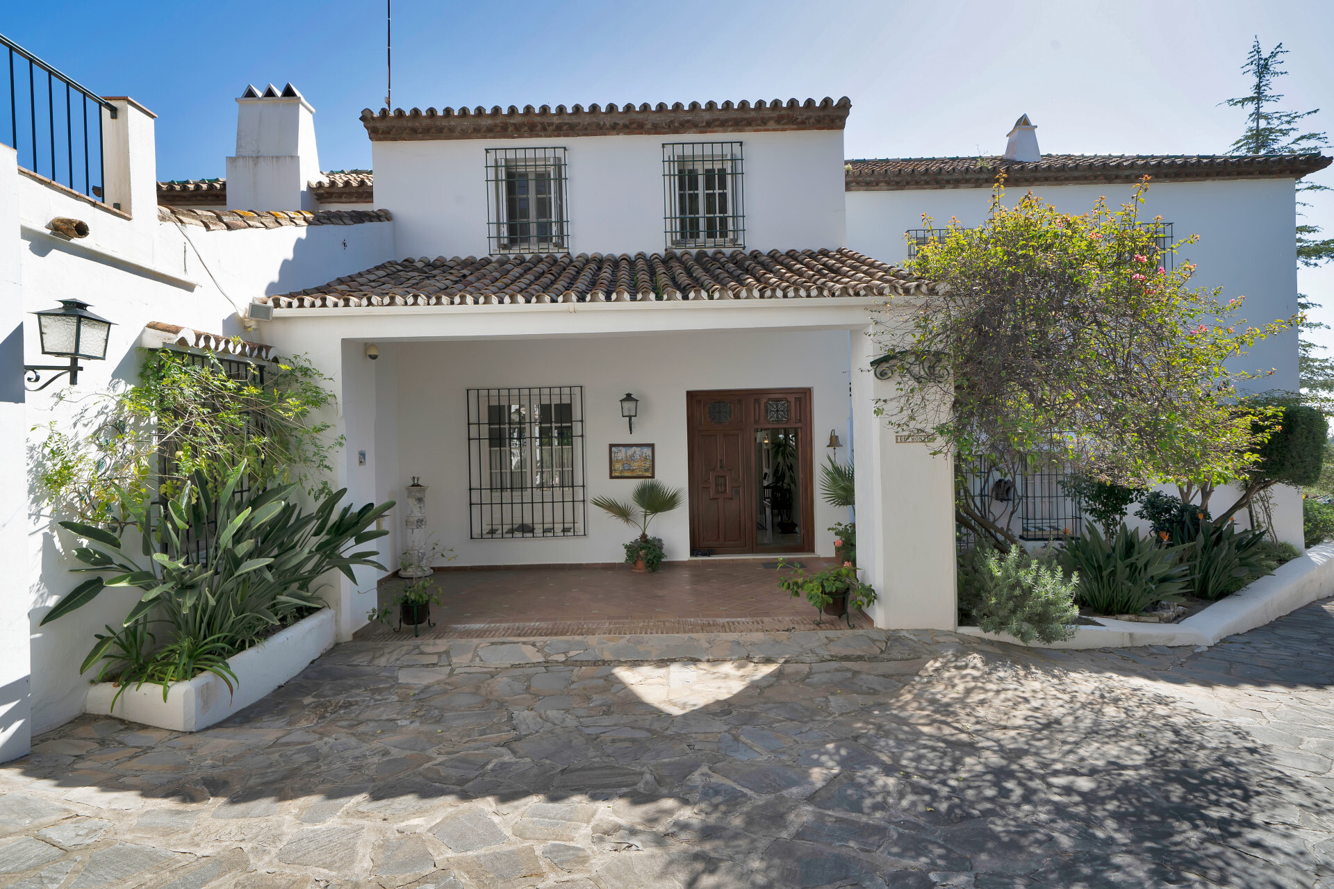 luxo-estate-3 Nueva Andalucia Marbella villa 6 Bedrooms