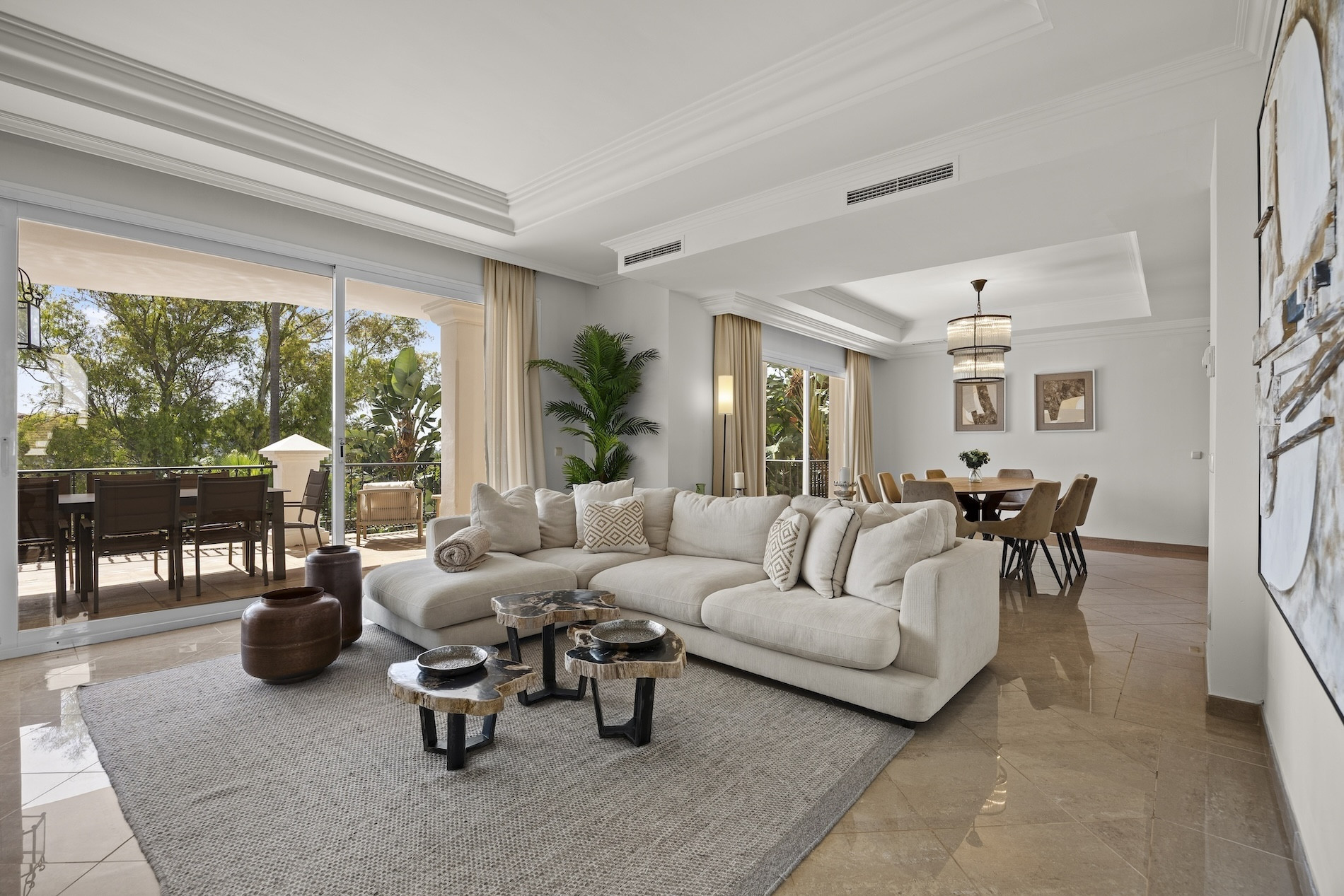 luxo-estate-3 La Quinta Benahavis villa 8 Bedrooms