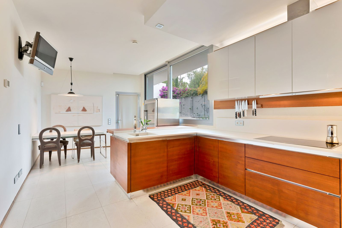 luxo-estate-3 Sierra Blanca Marbella townhouse 4 Bedrooms