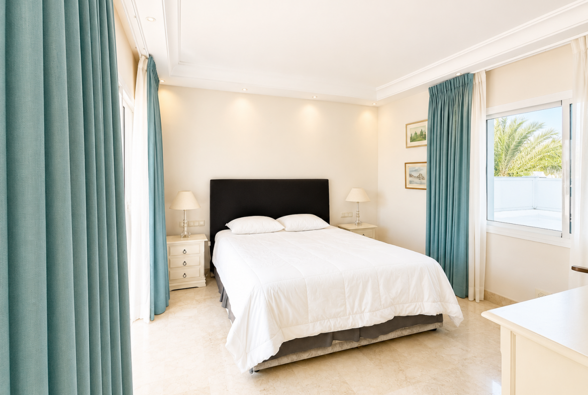 Puerto Banus Marbella penthouse 3 Bedrooms