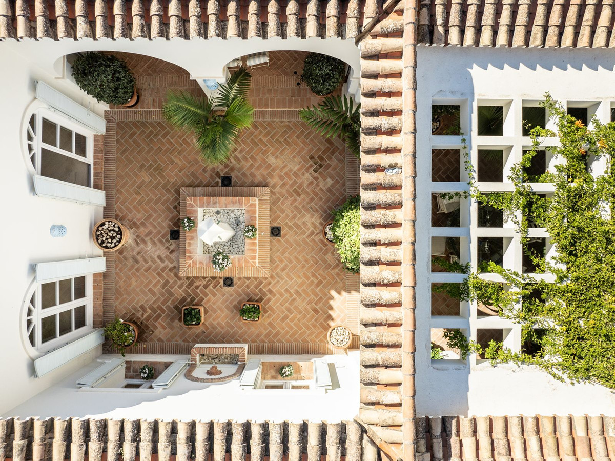 luxo-estate-3 Marbella Golden Mile Marbella villa 7 Bedrooms